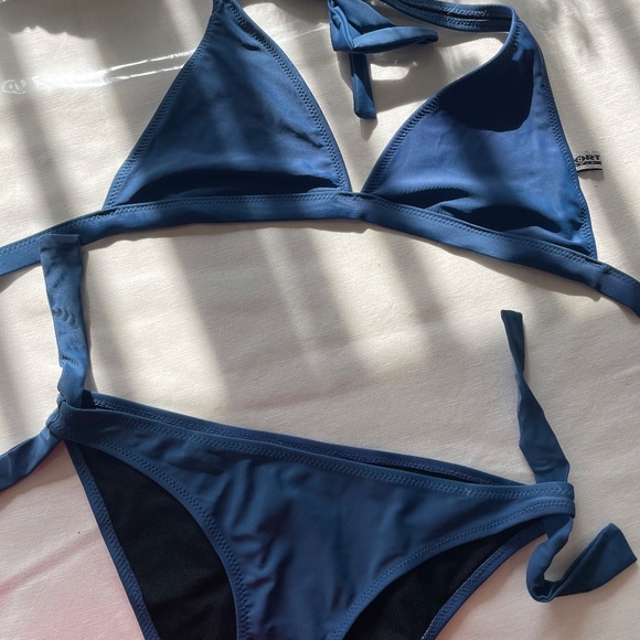 Bikini top and bottom - Picture 2 of 2